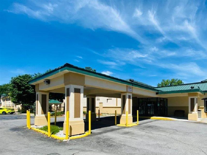 Hotel Baymont By Wyndham Latham Albany Airport Exterior foto